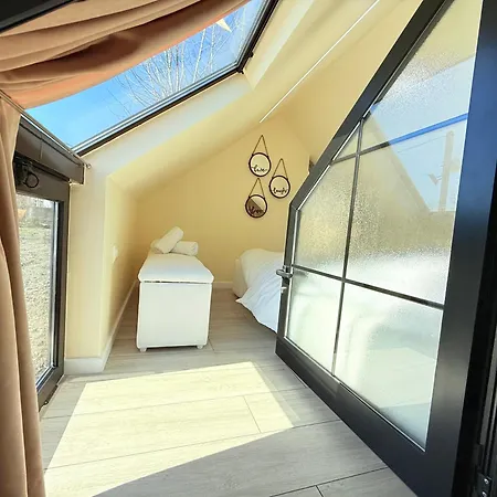 Apartment 446 Tiny House Zues