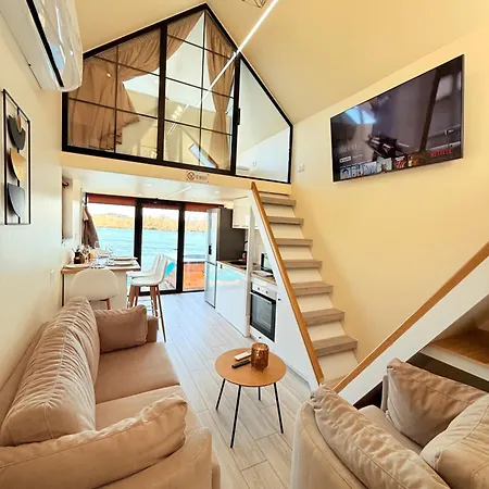 446 Tiny House Zues
